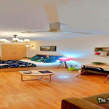 Top Luxury & Couple Friendly Stay Gp By Taj Suites & Studios #New Year Party & Stay ノイダ エクステリア 写真