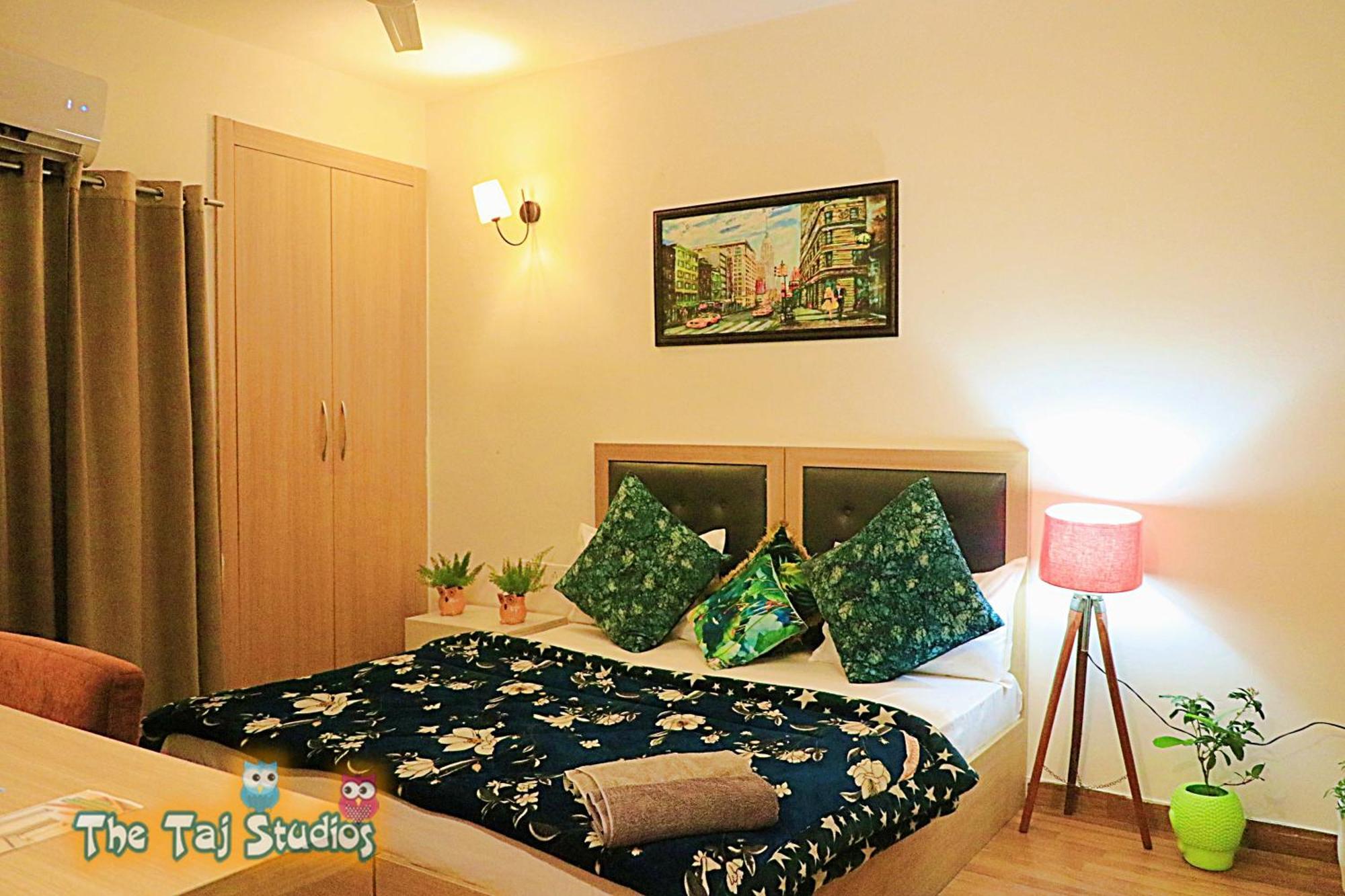 Top Luxury & Couple Friendly Stay Gp By Taj Suites & Studios #New Year Party & Stay ノイダ エクステリア 写真