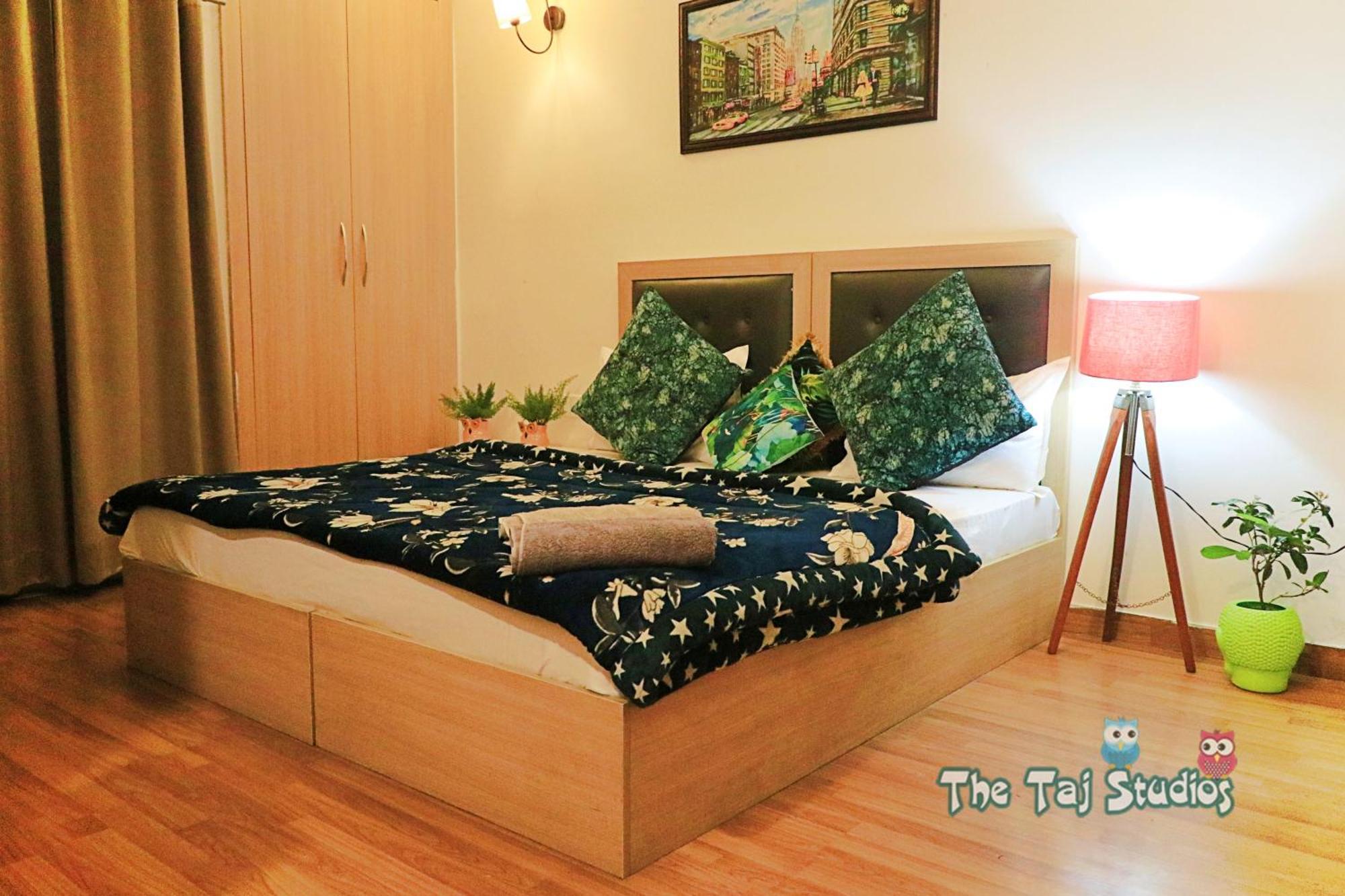 Top Luxury & Couple Friendly Stay Gp By Taj Suites & Studios #New Year Party & Stay ノイダ エクステリア 写真
