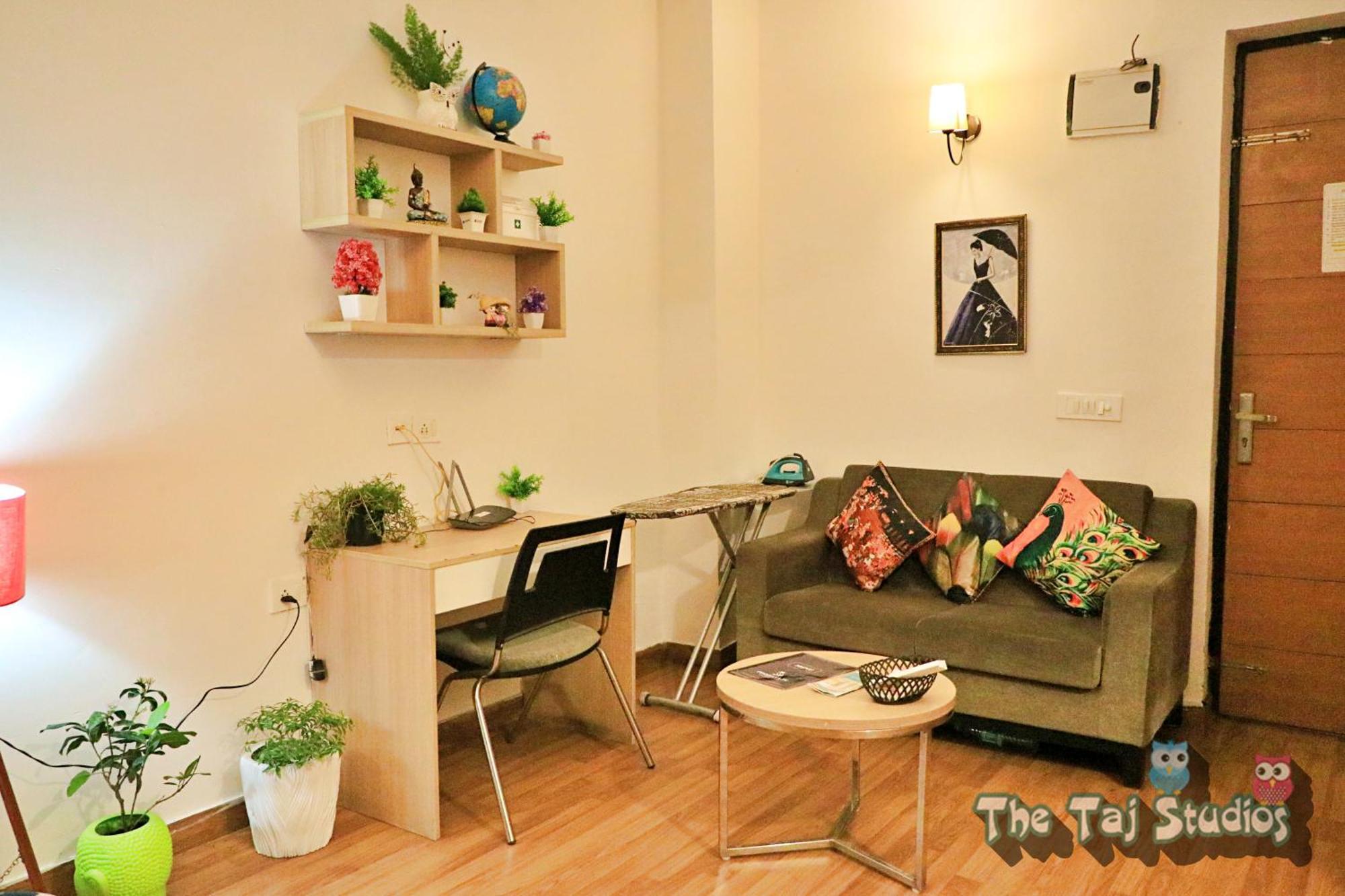 Top Luxury & Couple Friendly Stay Gp By Taj Suites & Studios #New Year Party & Stay ノイダ エクステリア 写真