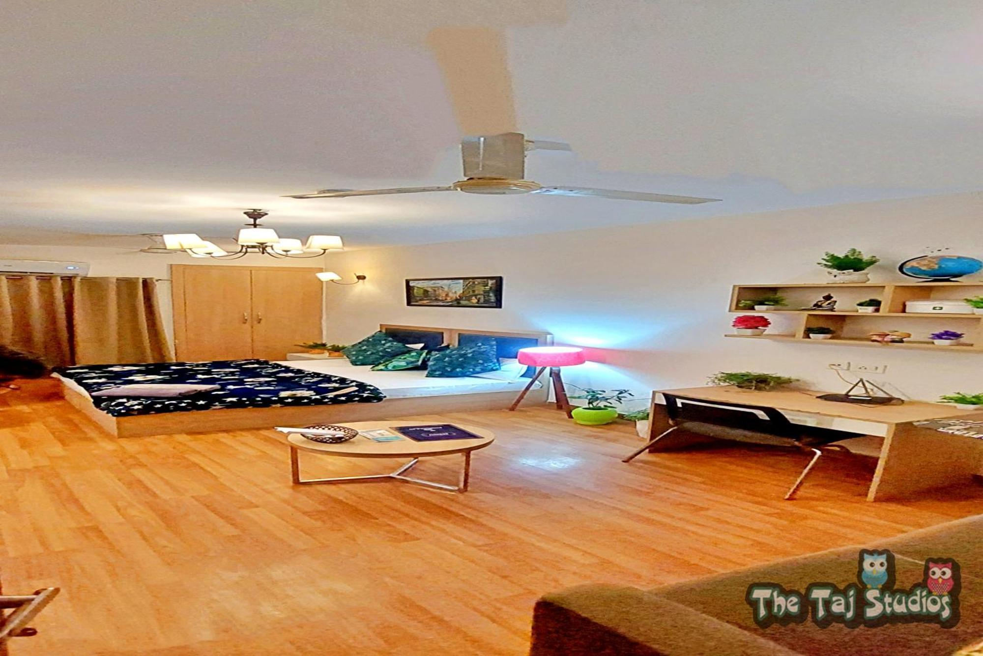 Top Luxury & Couple Friendly Stay Gp By Taj Suites & Studios #New Year Party & Stay ノイダ エクステリア 写真